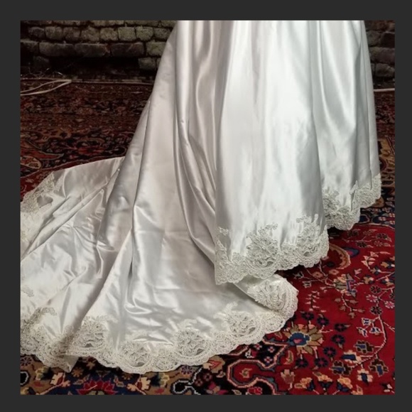 BEAUTIFUL WEDDING DRESS SIZE 16 - Picture 12 of 14